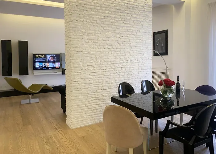 Arcasuite Tritone Luxury Apartment